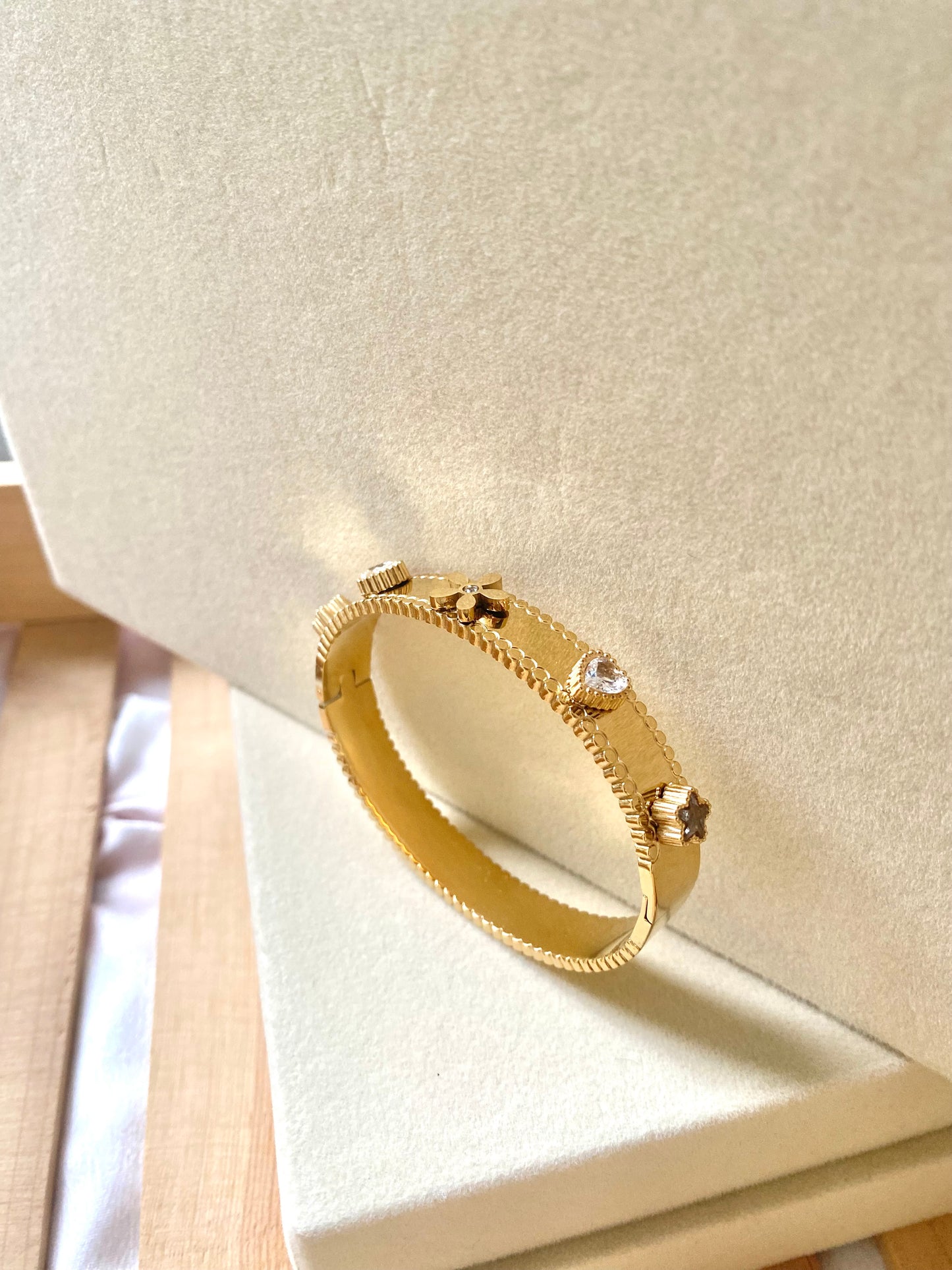 Flower Stone Bracelet